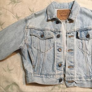Levis lightwash cropped denim jacket